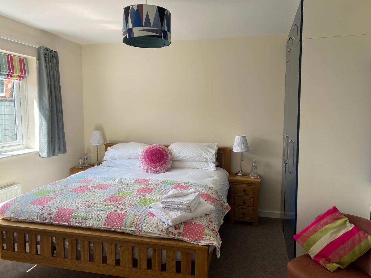Wellington View One En Suite Shower And Super King Bed Exterior photo